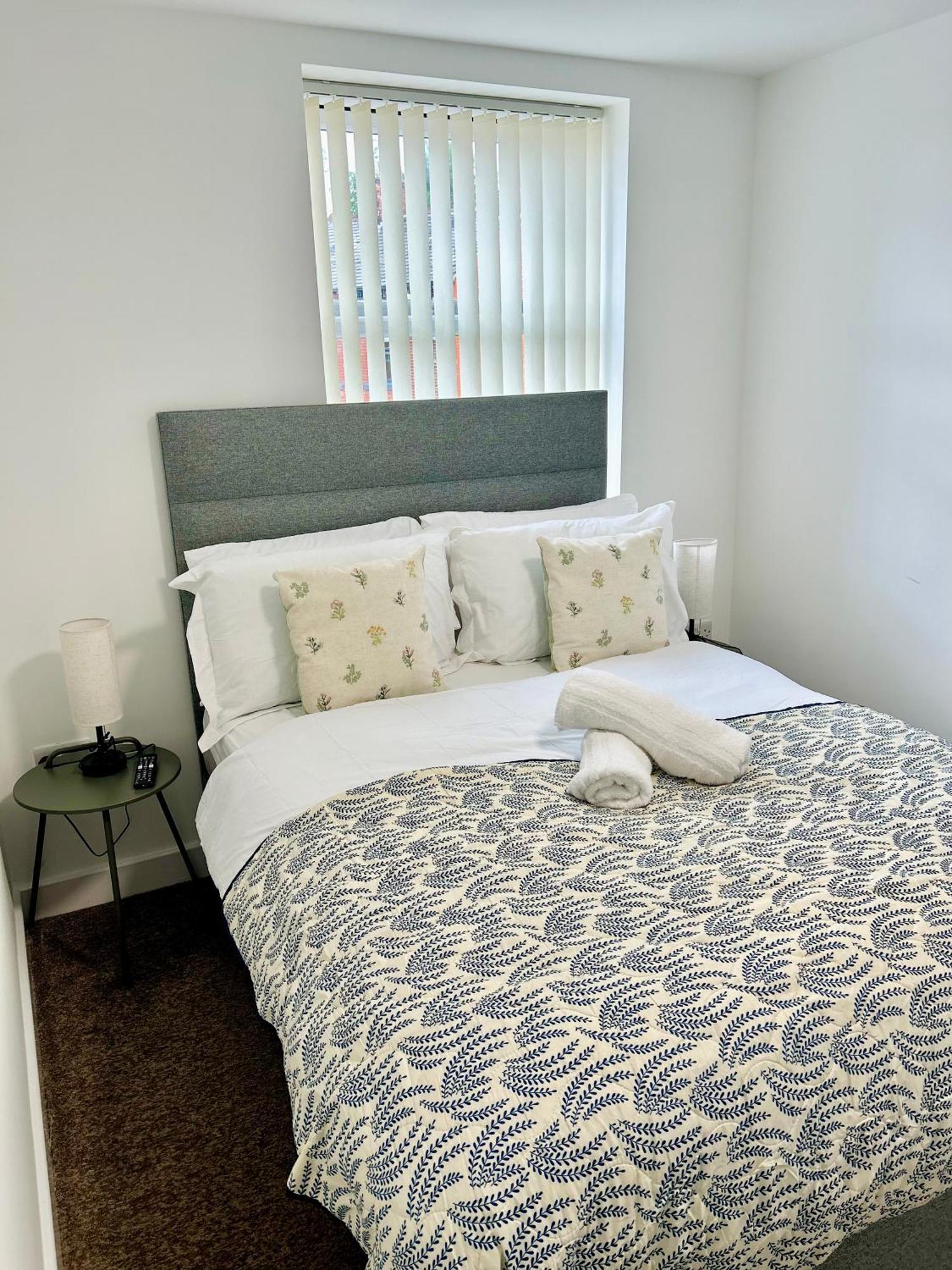 Failsworth Luxury Apartment With Free Parking By Daley Stays Манчестер Экстерьер фото